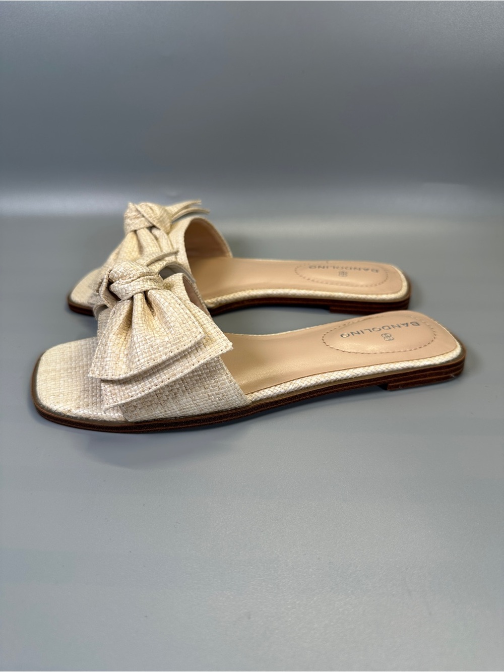 Bandolino Slide Sandals Bow Decor Women’s Size 5 Natural Tan